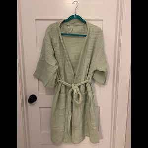 Women’s brand new 100% cotton waffle robe!